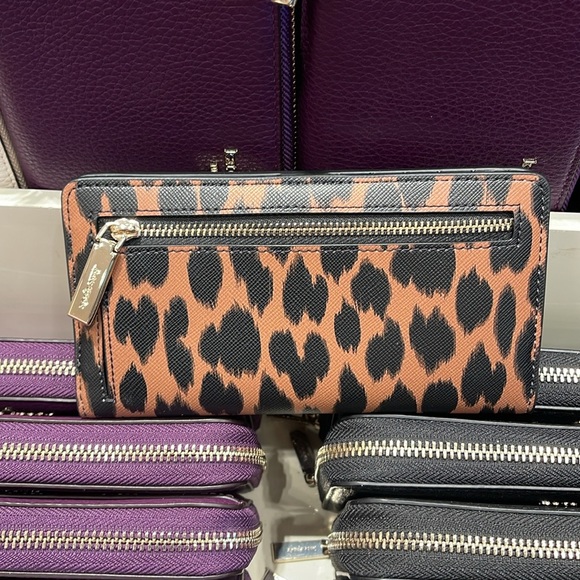 Kate Spade Schuyler Large Slim Bifold Wallet
COLOR:
Multi
NWT - Picture 5 of 16